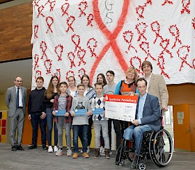 Stefan Ade, Birk Adam. Lara Schiele, Luc Berndt, Johanna Siekmann, Alexander Börsig, Anna Kolb, Fabio Debellis, Romy Weber, Simon Engfer (alle Hebel-Gymnasium), Elke Adler, Karl-Heinz Riegler, Dieter Riegler (Aids-Hilfe).