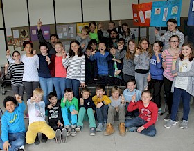 Achtung, die Piraten kommen: Beim Klassenzimmerstück „Johnny Hübner greift ein“ gehen die Fünftklässler auf Fantasiereise.