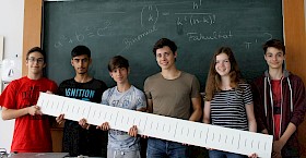 Iven Frehsen, Alim Bhatti, Luca di Leo, Daniel Schiller, Lara Celine Schiele und Timo Fritsch haben erfolgreich der schwierigen Aufgaben des Bundeswettbewerbs Mathematik gelöst.