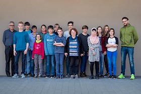 Wolfgang Schröck-Schmidt ( Verleger), Mika Kiefer, Tim Henrik Strugies, Carola Kupfer ( Autorin), Charlotte Conrad, Ann-Christin Strugies, Max Kritter, Aimee Böge, Alexandros Blask, Sebastian Gschwill, Hanna Schwichtenberg ( Lehrerteam), Lars Angstmann, Rayna Hamasthanova, Phoebe Kray, Jördis Brüggemann, Naema Kessler, Thomas Cranshaw ( Lehrerteam)