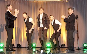 Benjamin Boresch, Tobias Kiel, Tobias Pasternack , Jakob Buch und Alexander Nolte von Vocaldente begeistern mit Gesang und Performance.