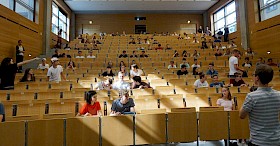 Im großen Hörsaal fand der Mathematik-Wettbewerb statt.
