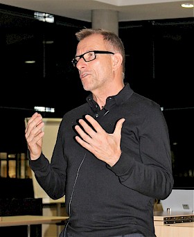 Dr. Ulrich Wehrmann referierte engagiert, unterhaltsam und informativ zum Thema „Hirndoping“.
