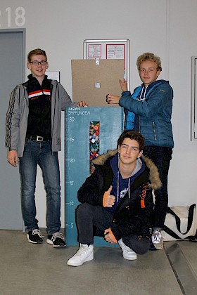 Tom Weller, Lennart Rosenberger und Felix Abbe gehörten zu dem Projektteam, das die Sammelbehälter für die „Deckel gegen Polio“ gebaut hatte.