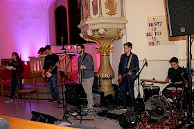Die Band mit Kjara Krunic, Julian Thüning, Bernhard Woodley, Benjamin Wüst und Benjamin Zweig lieferte einen musikalischen Beitrag zum Thema „Mittelpunkt“.