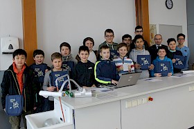 Über 16 erste Preise beim „Informatik-Biber“ – Taschen und Powerbanks – durften sich die schlauen Informatik-Talente des Hebel-Gymnasiums freuen.