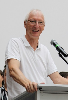 Der damals stellvertretende Schulleiter Christoph Fisches bei seiner Abschiedsrede im Sommer 2018.