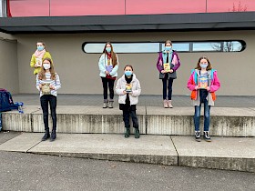 Die Sechstklässlerinnen Murielle Grünewald, Katharina Eisele, Vanessa Potthoff, Martha Hermann, Amelie Lippke und Josefine Junker sind die Klassenbesten im Vorlesen, Josefine gewann die Schulwertung. Alle lasen im Wettbewerb sogar mit Maske.