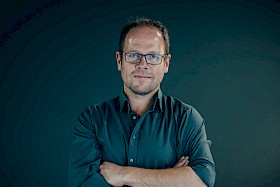 Jan Mayer und Petra Johns diskutierten am Hebel-Gymnasium über die Frage, wie Menschen ihr Potential am besten entfalten können.