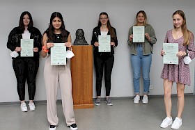 Cara Fassott, Alessia Baglio,  Amelie Seel, Paula Völker und Franziska Muhl gewannen Literaturpreise.