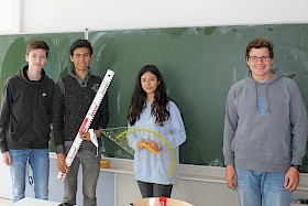 Sie waren beim Tag der Mathematik erfolgreich: Jan Stillbauer, Eliseo und Matilda Carrasco Krämer sowie Eike Janson.