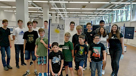 Die Mathe-Talente des Hebel-Gymnasiums ließen sich von der Ausstellung über künstliche Intelligenz inspirieren.