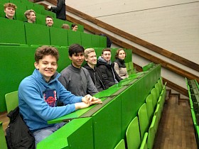 Hochmotiviert vor dem Wettbewerb – Am Ende gewinnt das Hebel-Gymnasium die Gruppen und Einzelwertung: Moritz Brand (Einzelsieger), Eliseo Carrasco Krämer, Thomas Grumann, Levente Mihalyi, Enrique Lopez.