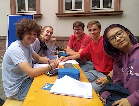 Moritz Brand, Vincent Birkel, Eike Janson, Karsten Krein und Amy Huang gewannen beim Mannheimer Tag der Mathematik beide Wettbewerbe