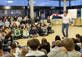 Der Mainzer Schauspieler Tino Leo schlüpft bei seiner „Nibelungensage“ in 14 Rollen.