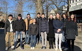 Die Hebelianer Felix Zhang, Alexander Mykulanynets, Felix Schulz, Florine Büchner, Sebastian Conrad, Erik Wilhelm, Annamaria Thalmeier, Vincent Birkel, Moritz Brand, Amy Huang traten beim Tag der Mathematik in Karlsruhe an.