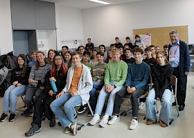 Mathematik-Preisträger Prof. Efim Zelmanov begeisterte die interessierten Jugendlichen im Hebel-Gymnasium mit spannenden Aussagen über die Wissenschaftsgeschichte.