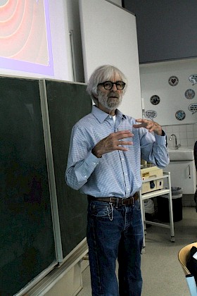 Professor Leslie Lamport, bekannt für seine Erfindung von LaTeX, war zu Gast im Hebel-Gymnasium.